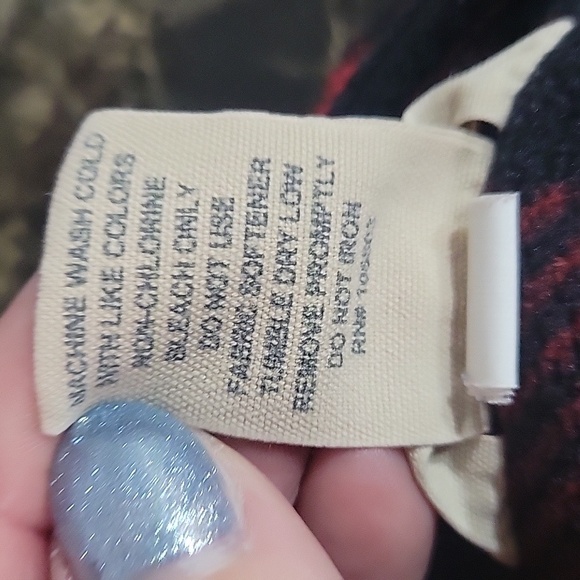 Duluth Trading Company Red and Black Plaid Pullover - Picture 5 of 5